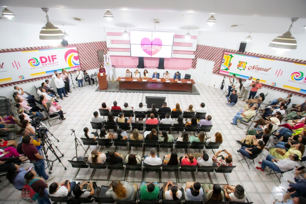 502379570_1028597762696498_1316242261985896313_n-1024x683 DIF Nayarit Impulsa el programa de Familias de Acogida
