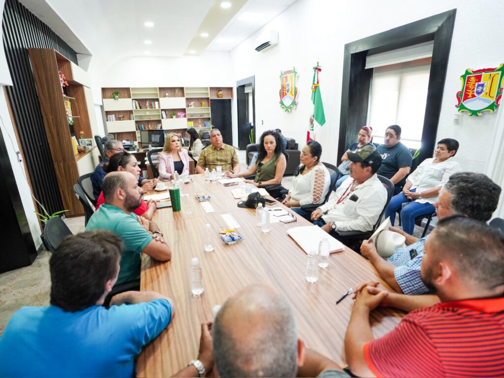 513070218_1118489670314206_1250206046596743326_n-1024x768 Respeto a la ley y Diálogo con Trabajadores, Propietarios de Bares y Restaurantes de la Zona Centro