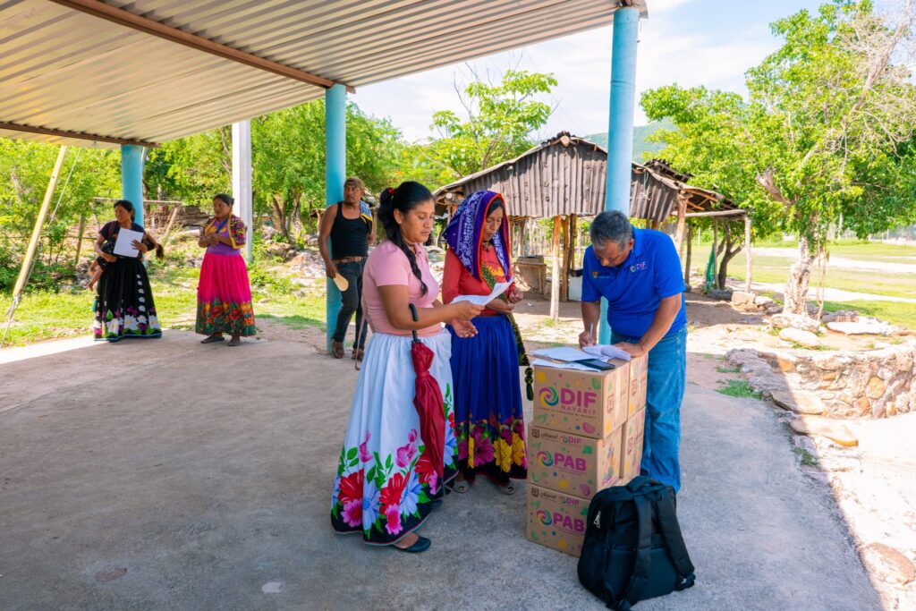 528312717_1080837904139150_8031497886671010075_n-1024x683 DIF Nayarit Lleva Dotaciones Alimentarias a las Comunidades más Alejadas
