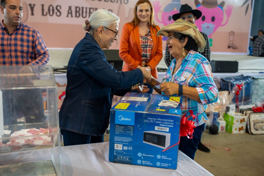 535878442_1098253672397573_5067957756769428044_n-1024x683 Celebran el Día de la Abuela y el Abuelo en el Auditorio Amado Nervo