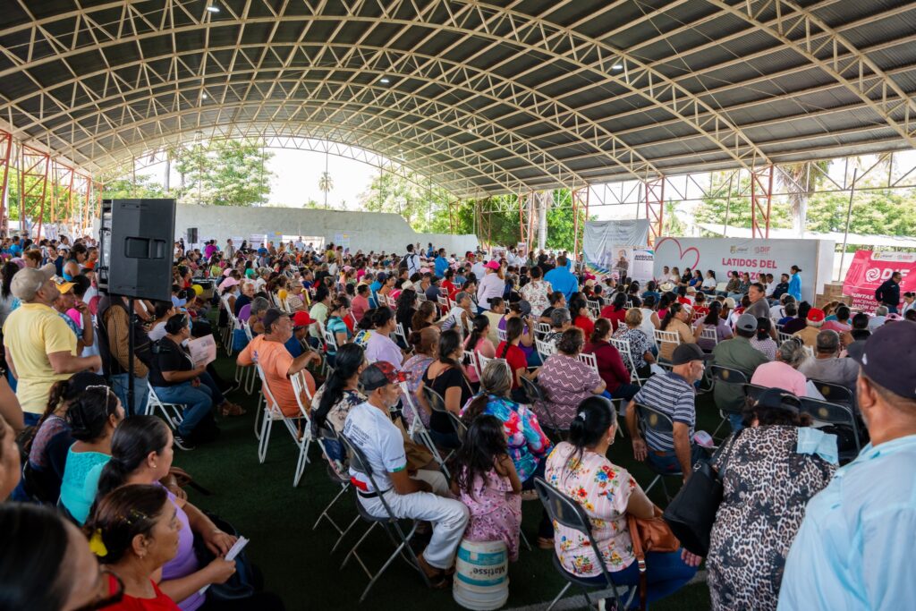 536278014_1092722002950740_1913491376191455251_n-1024x683 Entrega DIF Nayarit más de 5 mil 200 Apoyos y Servicios en Tecuala