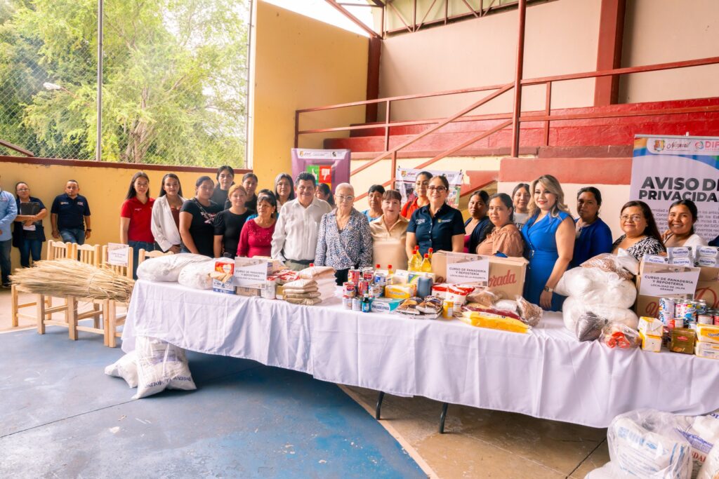 543598633_1104088615147412_6403784232012332143_n-1024x683 DIF Nayarit Entrega Servicios y Apoyos para Fortalecer la Economía Familiar y la Salud
