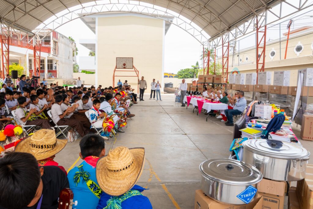 546357425_1108024394753834_3626766750177901365_n-1024x683 Entrega DIF Nayarit Equipo y Mobiliario en Secundaria Técnica en Xalisco