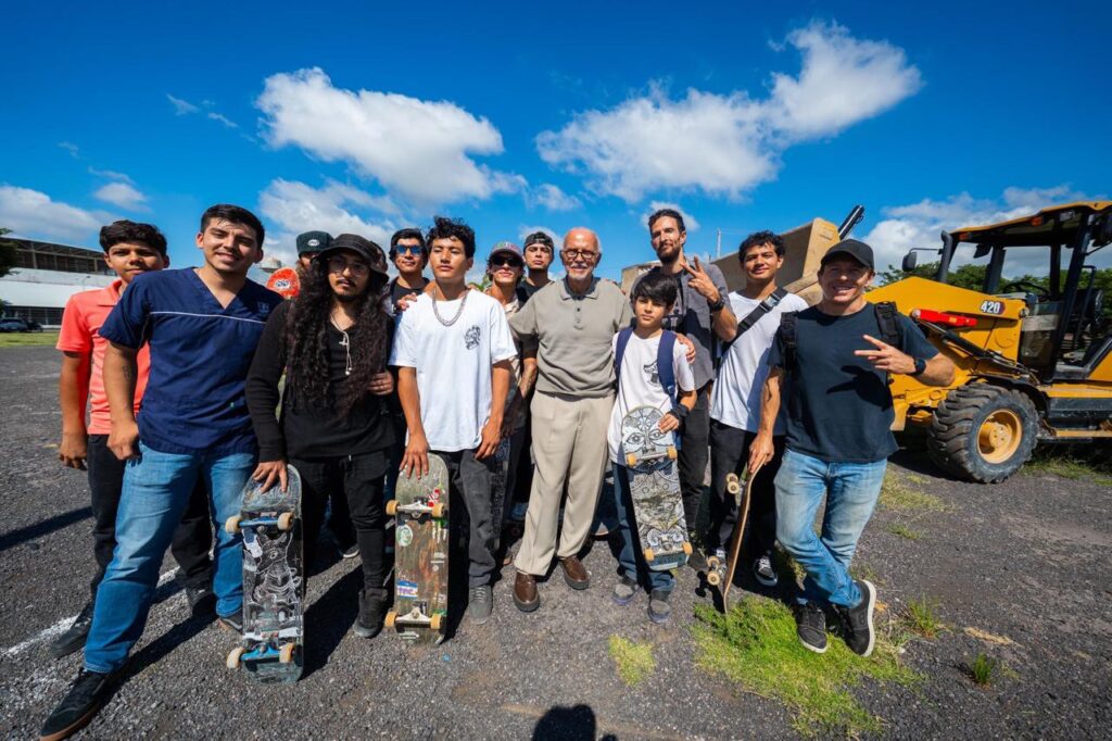 552876585_1189635606532945_2070616786909195192_n-1024x682 Jóvenes Nayaritas Diseñan su Propio Skatepark