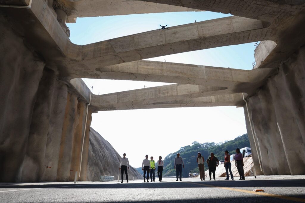 577805766_1391916758958198_7680724073199493241_n-1024x682 AL FIN..! AUTOPISTA TERMINADA