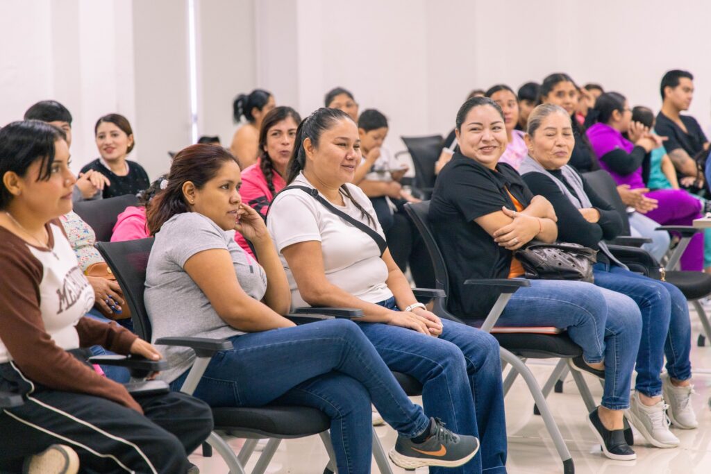 581684761_1161072426115697_4291168328454760369_n-1024x683 DIF Realiza Jornada de Capacitación en el Centro de Rehabilitación y Educación Especial