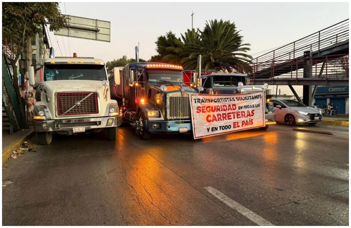 Megabloqueo2 Llevan a Cabo Megabloqueo en Múltiples Vialidades de la República