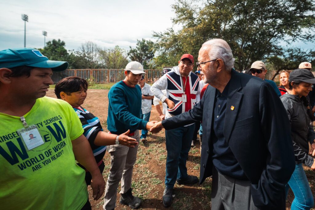 615829123_1286372560192582_2120648480662695602_n-1024x683 Entregan Nueva Maquinaria a la Secretaría de Infraestructura