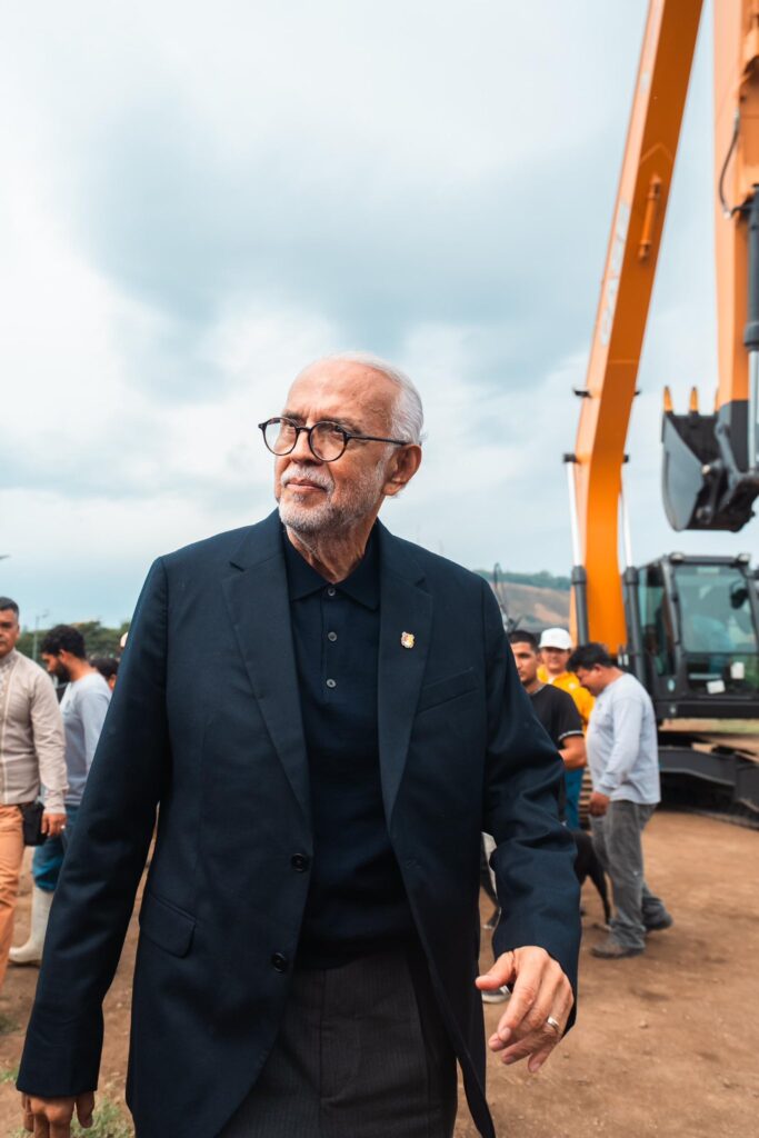 616418378_1286372466859258_6757025997774752863_n-683x1024 Entregan Nueva Maquinaria a la Secretaría de Infraestructura