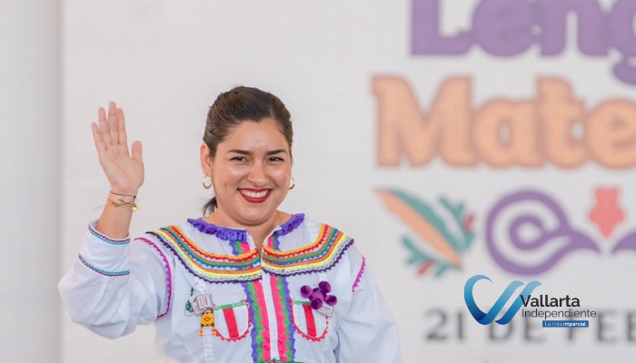 Elizabeth-Lopez COMIENDO VÍSPERAS