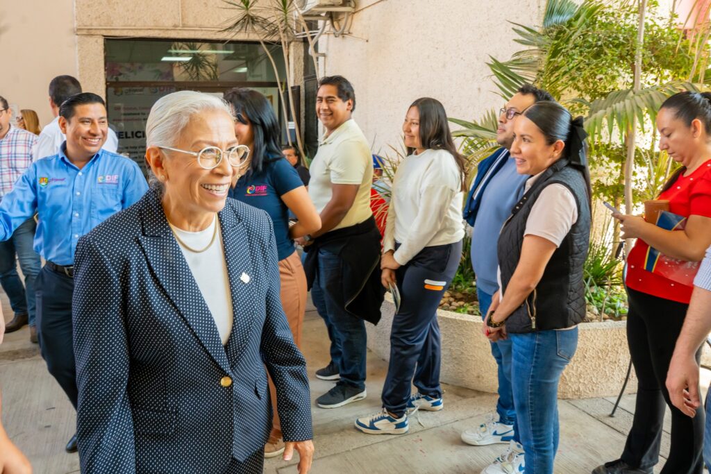 631506643_1227526629470276_8041572713512992433_n-1024x683 Beatriz Estrada Encabeza Vacunación contra el Sarampión a Trabajador@s del DIF