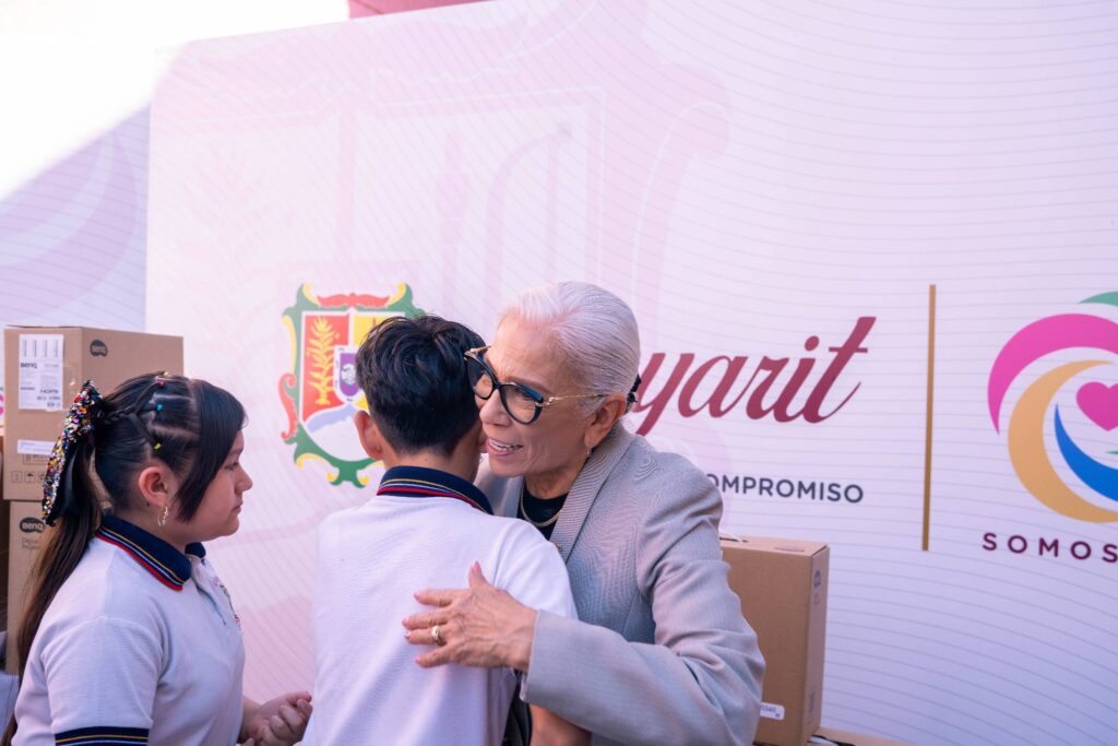 632505959_1230037419219197_7384711646637069907_n-1024x683 Entrega DIF Apoyos en Beneficio de Planteles Educativos de Tepic