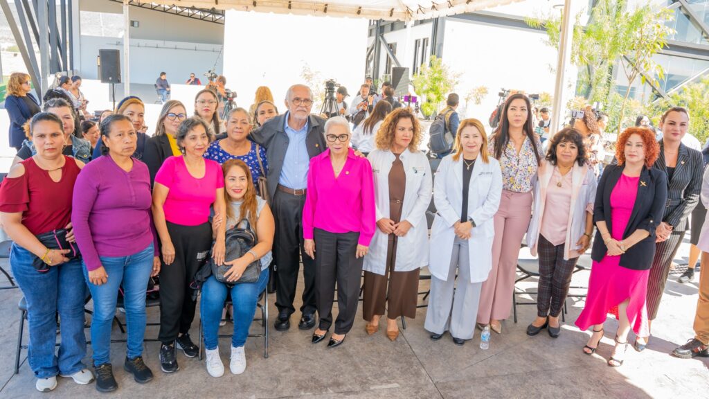 633767939_1233371115552494_5641594432800811826_n-1024x576 Inauguran Carril Rosa en la Alberca Olímpica de la Unidad Deportiva