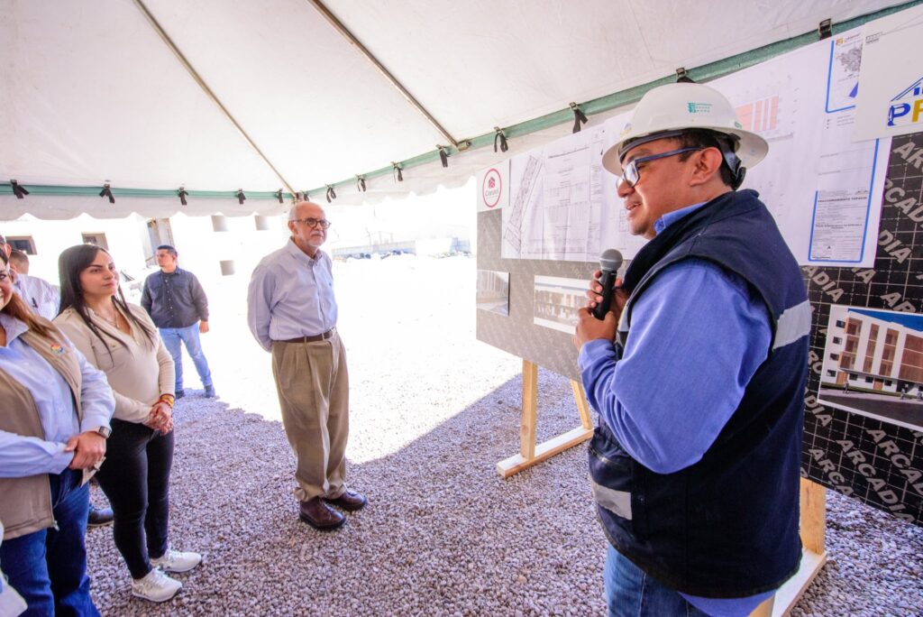 633894483_1305982528231585_1417954509374768529_n-1024x684 Miguel Ángel Navarro se Reúne con el Director de la Comisión Nacional de Vivienda