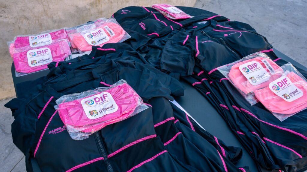 634785041_1233371365552469_5775364319845807305_n-1024x576 Inauguran Carril Rosa en la Alberca Olímpica de la Unidad Deportiva