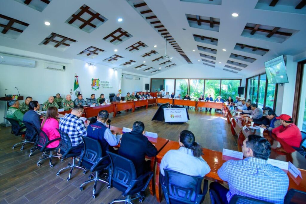 634844877_1310965661066605_6313345309701609040_n-1024x683 Revisan Avances de Estrategias de Seguridad en Mesa Estatal de Construcción de Paz