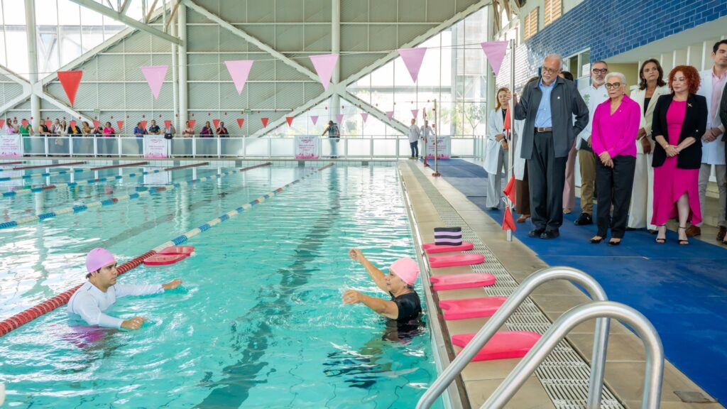 637651351_1233371142219158_8895385210754373144_n-1024x576 Inauguran Carril Rosa en la Alberca Olímpica de la Unidad Deportiva