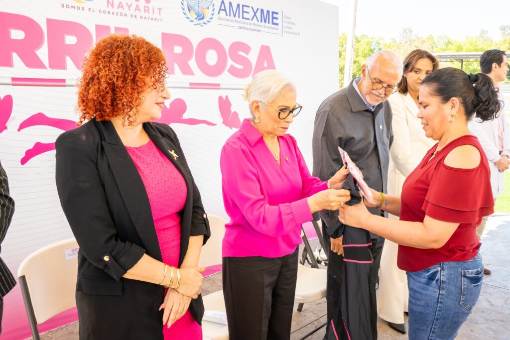 637876601_1233370962219176_6121091567317991044_n-1024x683 Inauguran Carril Rosa en la Alberca Olímpica de la Unidad Deportiva