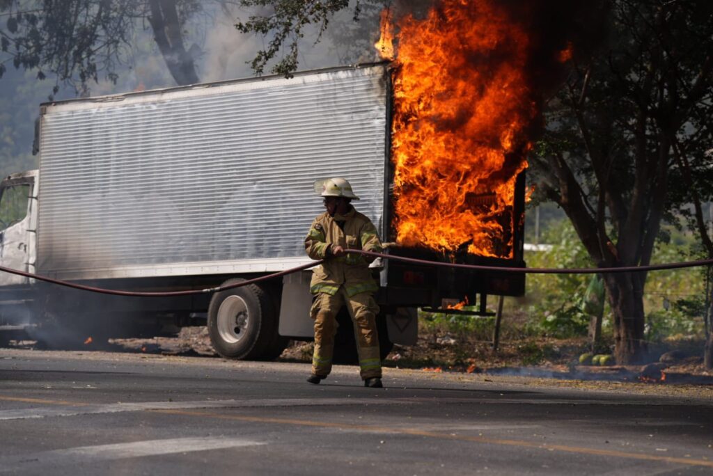 637904372_1315481123948392_5558378280258684041_n-1024x684 Reconocen Trabajo y Entrega de las Fuerzas Armadas, Policía Estatal y Bomberos del Estado