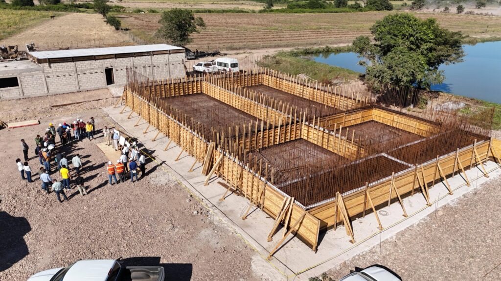 640215267_1237729275116678_7049236668730074731_n-1024x576 Supervisan Obras para el Bienestar de las Familias de Tuxpan