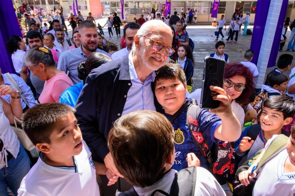 646844289_1323560003140504_835417956327154089_n-1024x683 Fortalecen las Condiciones de Aprendizaje en el Estado de Nayarit