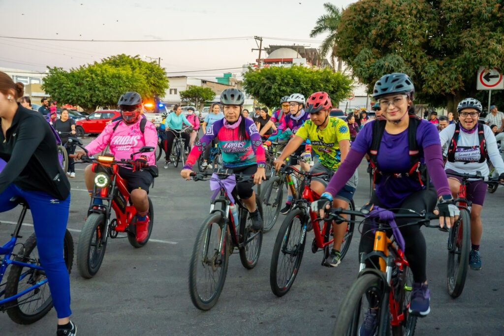 650835453_1250832803806325_3934971517265008315_n-1024x683 Encabeza Beatriz Estrada la "Rodada de la Mujer" en Tepic