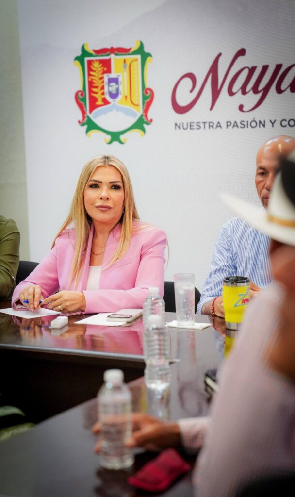 672346283_1355820473247790_6193107718276275720_n-608x1024 Dialogan Productores del Campo con Autoridades del Estado