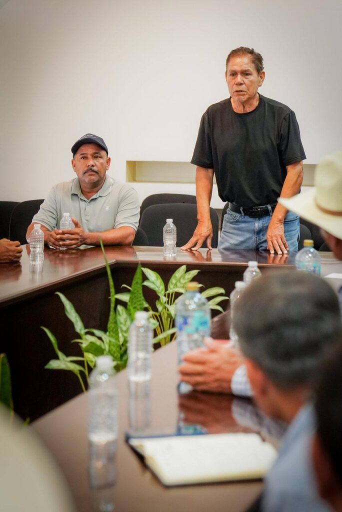 672683409_1355820553247782_552693486467575095_n-684x1024 Dialogan Productores del Campo con Autoridades del Estado