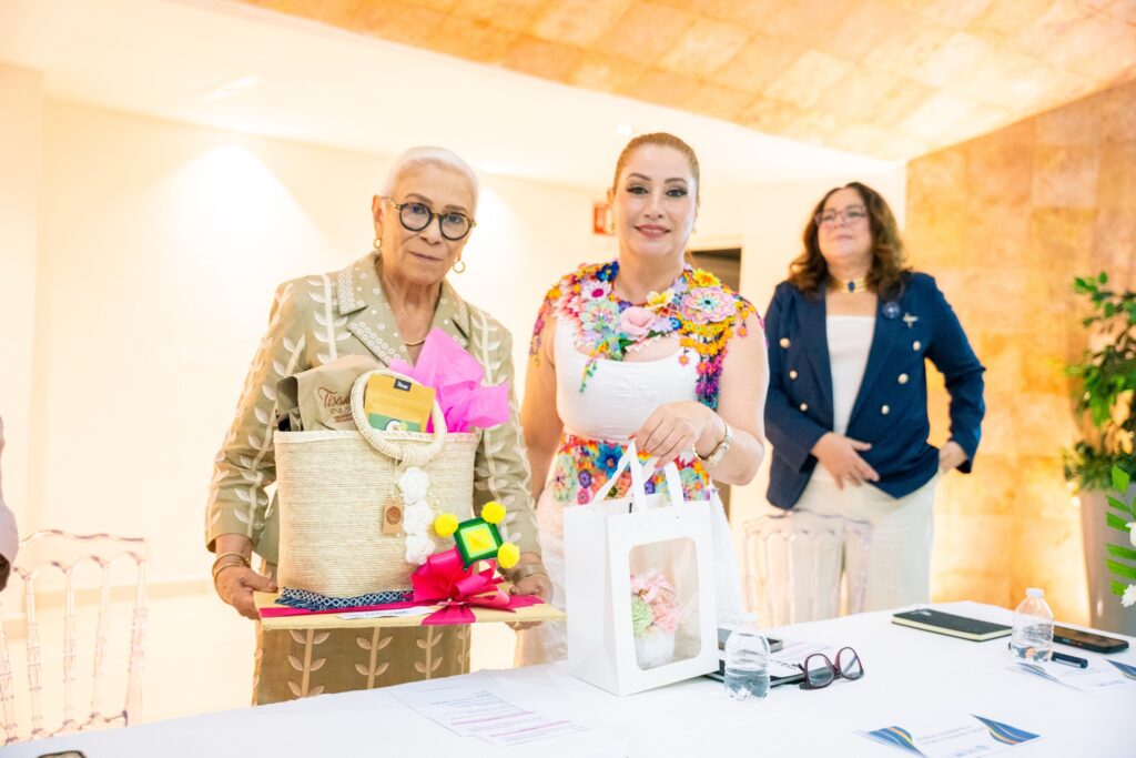 676598041_1284918820397723_5715121324269283357_n-1024x683 Titular de DIF Nayarit Acude al Informe de Actividades de AMEXME