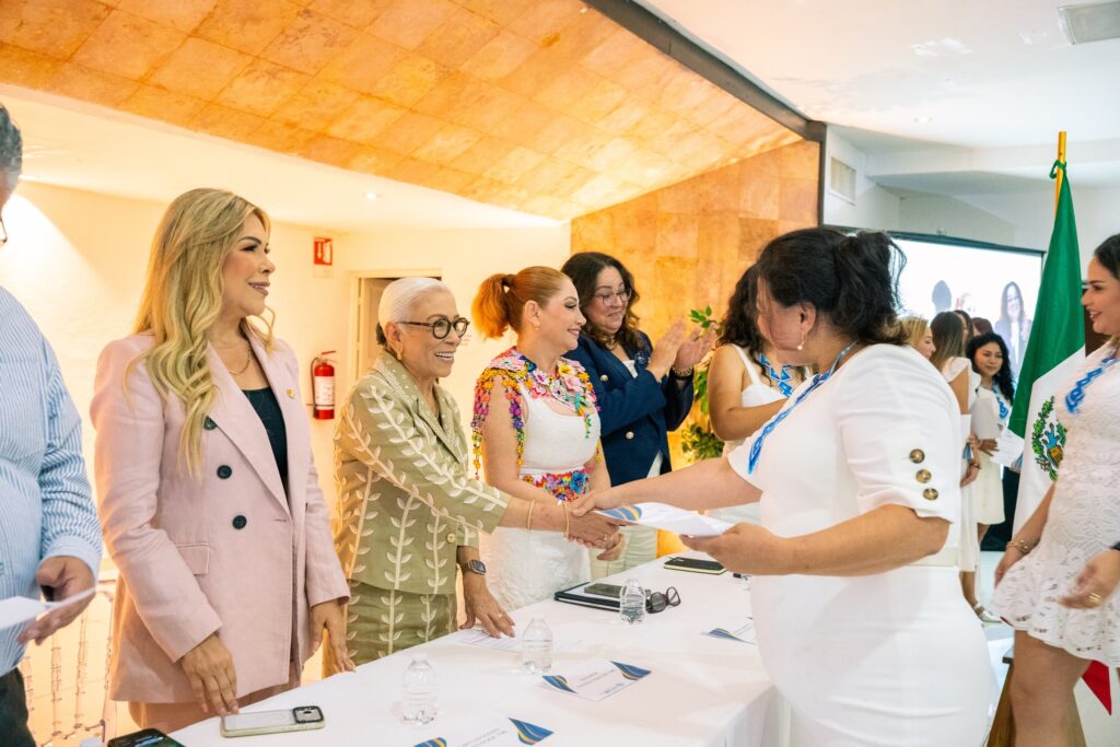 677644179_1284918940397711_727880538795367478_n-1024x683 Titular de DIF Nayarit Acude al Informe de Actividades de AMEXME