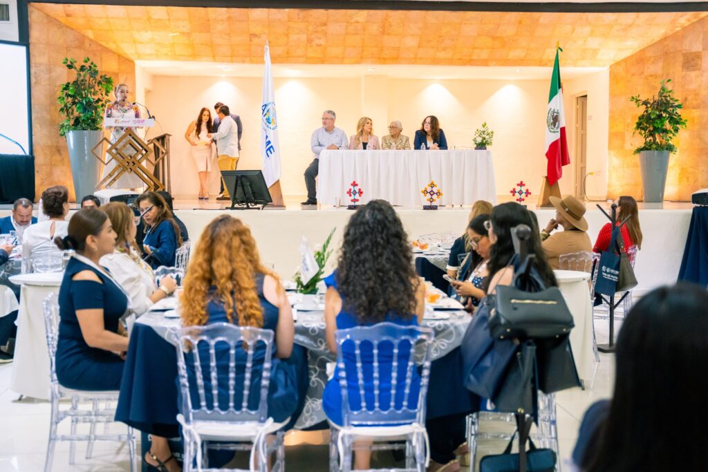 680248998_1284918760397729_9100370672049851519_n-1024x683 Titular de DIF Nayarit Acude al Informe de Actividades de AMEXME