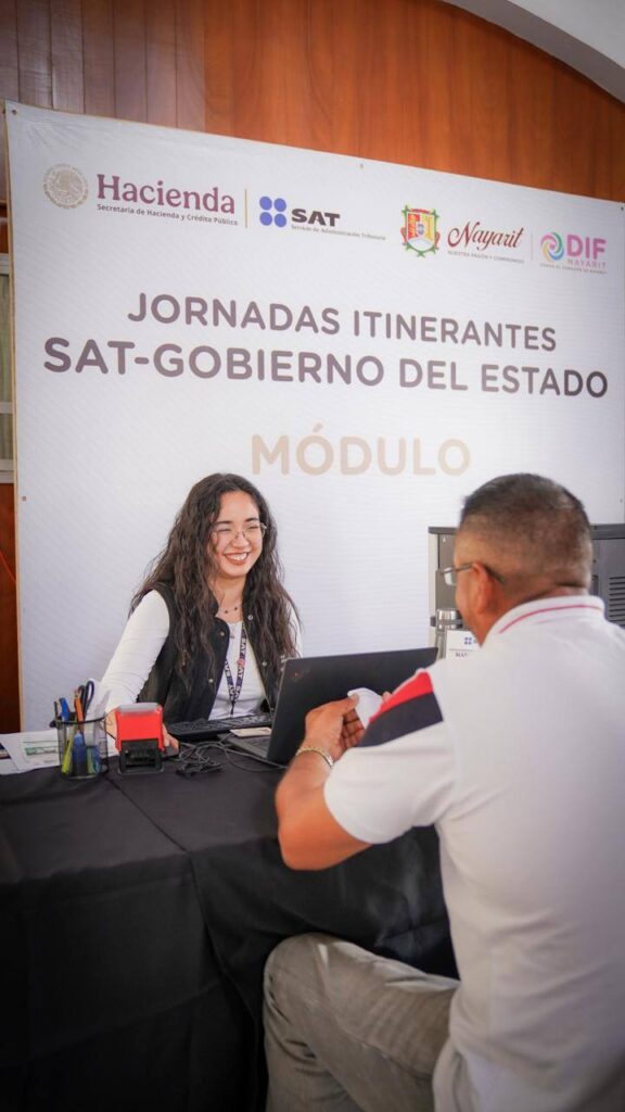686982461_1374088234754347_5489128815477691117_n-576x1024 Inician Servicios Fiscales y Administrativos con Oficinas Móviles del SAT
