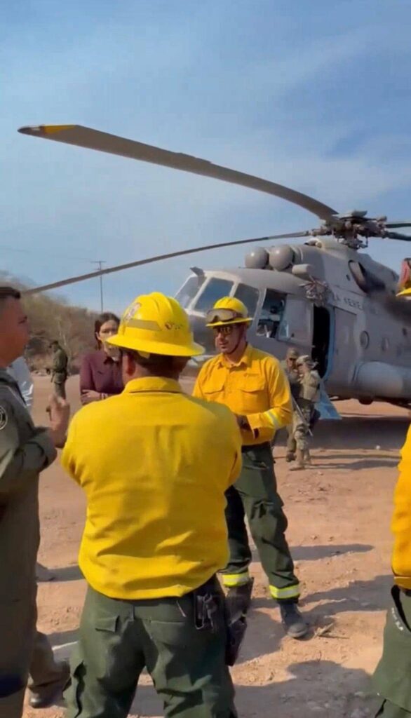 687679308_1371646128331891_3327970448904550537_n-586x1024 Refuerzar Combate de Incendio en La Yesca con Aeronave de la Fuerza Aérea Mexicana