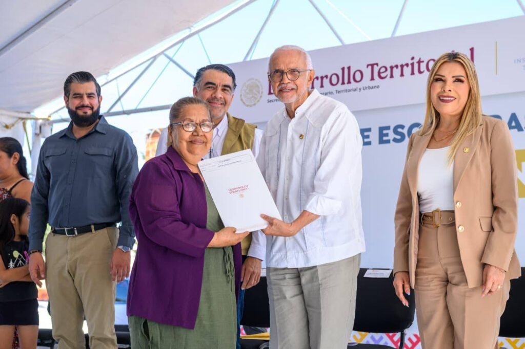 688988868_1373293014833869_2395165897909174932_n-1024x682 Entrega Gobierno de Nayarit 275 Escrituras para dar Certeza Jurídica en Bahía de Banderas
