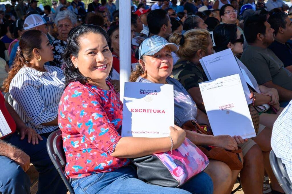 690631443_1373293058167198_514332575580741937_n-1024x683 Entrega Gobierno de Nayarit 275 Escrituras para dar Certeza Jurídica en Bahía de Banderas