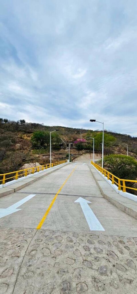 698928956_1378304270999410_8023944707408330559_n-478x1024 Fortalecen Conectividad en La Yesca con Nuevo Puente Vehicular