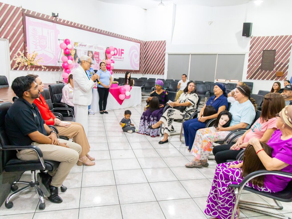 702729587_1307146798174925_7253396263898818697_n-1024x770 DIF Entrega Pelucas a 10 Mujeres que Actualmente Reciben Tratamiento Oncológico