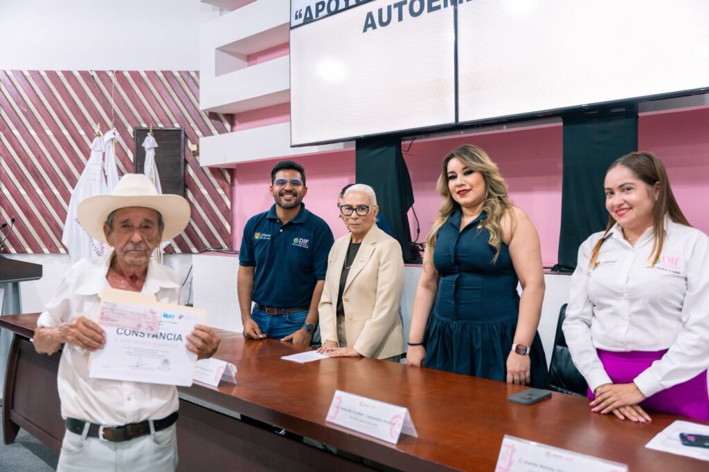 778899144_2033519717526187_4774950002284194465_n-1024x683 Entrega de Apoyos Económicos a Mujeres y Hombres Emprendedores